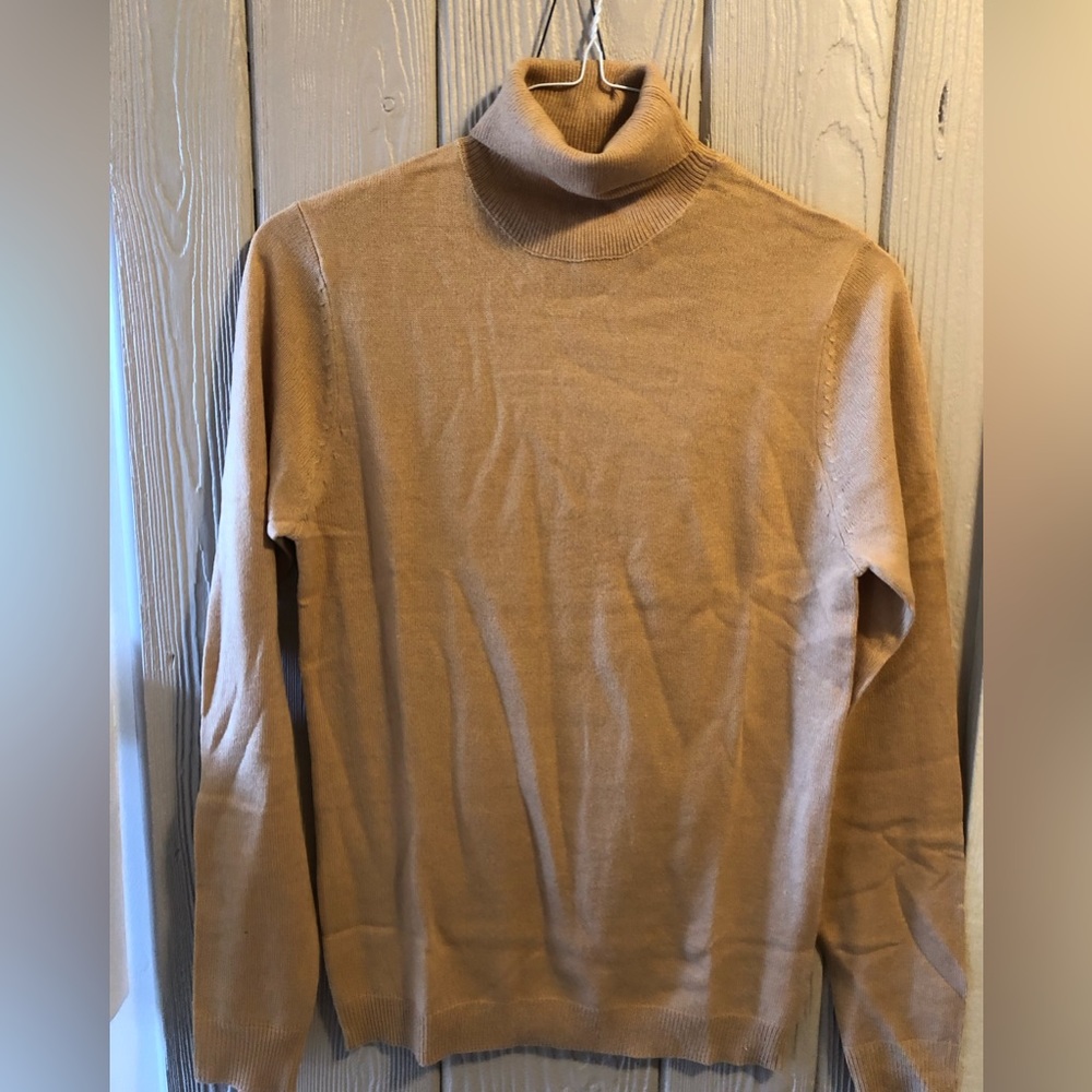 Tan men’s roll neck turtleneck